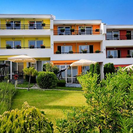 Stayinn Rainbow Houses Beachfront By Asteri Hotels Slăntjev Brjag Exteriör bild