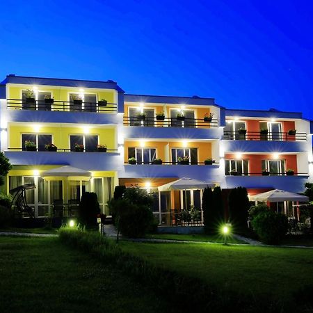 Stayinn Rainbow Houses Beachfront By Asteri Hotels Slăntjev Brjag Exteriör bild
