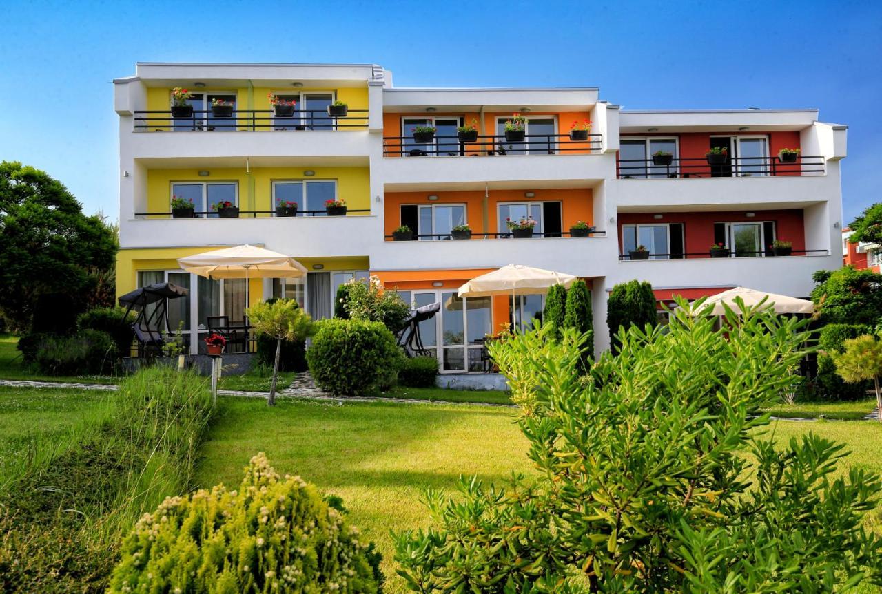 Stayinn Rainbow Houses Beachfront By Asteri Hotels Slăntjev Brjag Exteriör bild