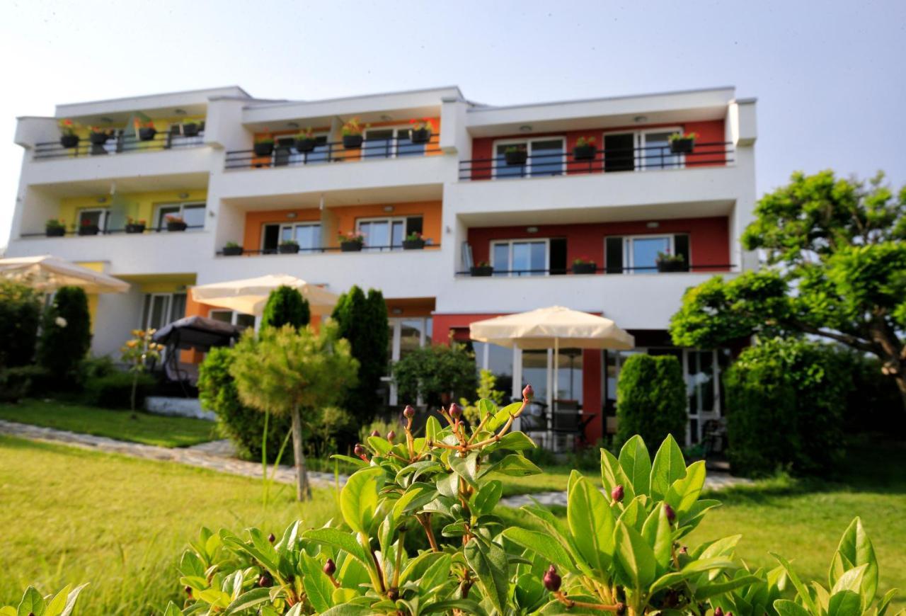 Stayinn Rainbow Houses Beachfront By Asteri Hotels Slăntjev Brjag Exteriör bild