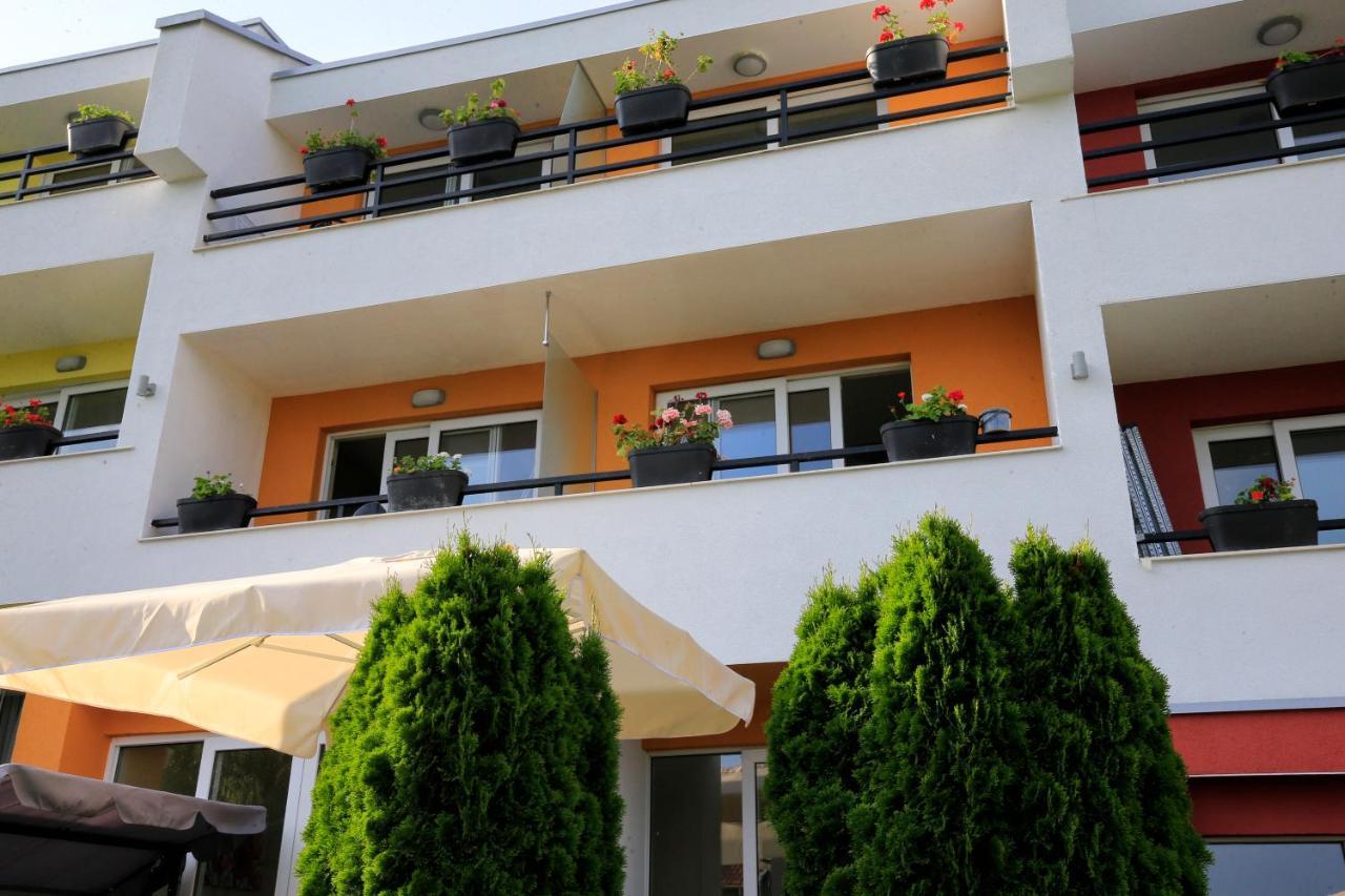 Stayinn Rainbow Houses Beachfront By Asteri Hotels Slăntjev Brjag Exteriör bild