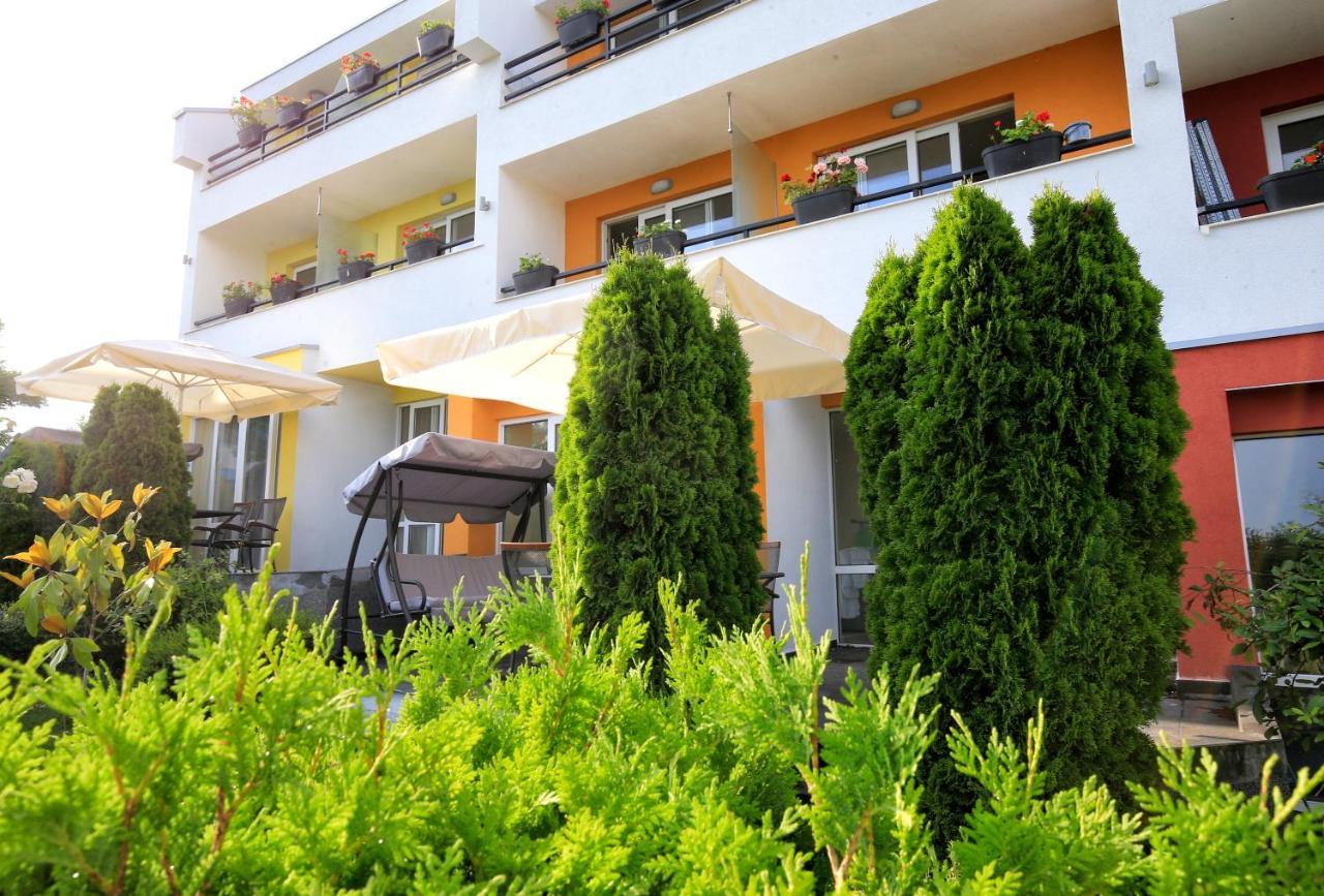 Stayinn Rainbow Houses Beachfront By Asteri Hotels Slăntjev Brjag Exteriör bild