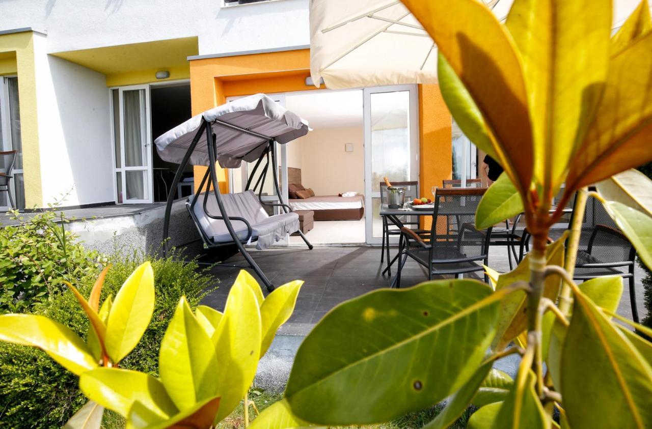 Stayinn Rainbow Houses Beachfront By Asteri Hotels Slăntjev Brjag Exteriör bild