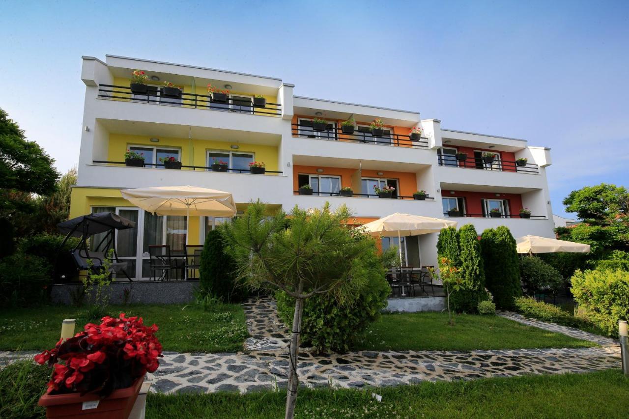 Stayinn Rainbow Houses Beachfront By Asteri Hotels Slăntjev Brjag Exteriör bild