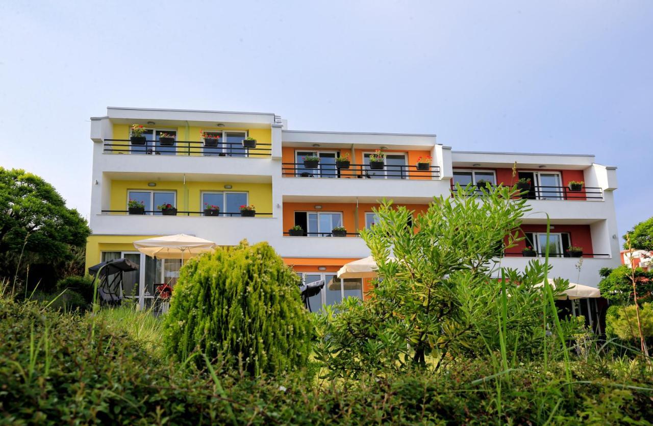 Stayinn Rainbow Houses Beachfront By Asteri Hotels Slăntjev Brjag Exteriör bild