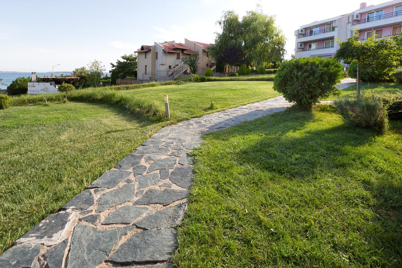 Stayinn Rainbow Houses Beachfront By Asteri Hotels Slăntjev Brjag Exteriör bild