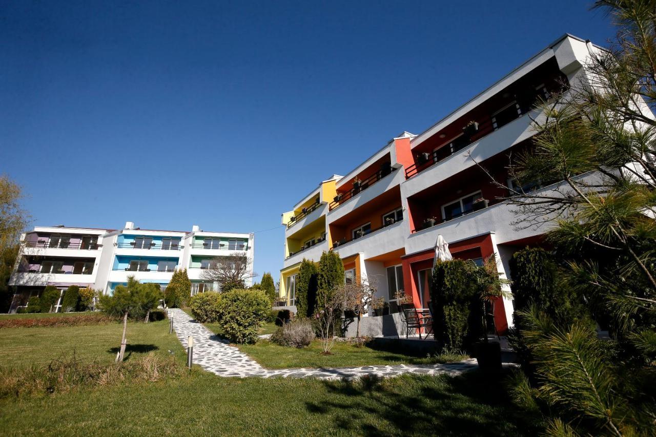 Stayinn Rainbow Houses Beachfront By Asteri Hotels Slăntjev Brjag Exteriör bild
